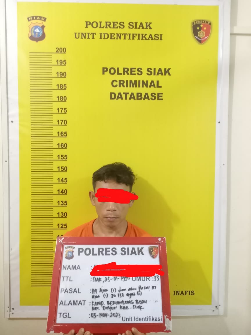 Tim Opsnal Satres Narkoba Polres Siak Amankan Dua Orang Pria Diduga Pelaku Penyalahgunaan Narkotika.